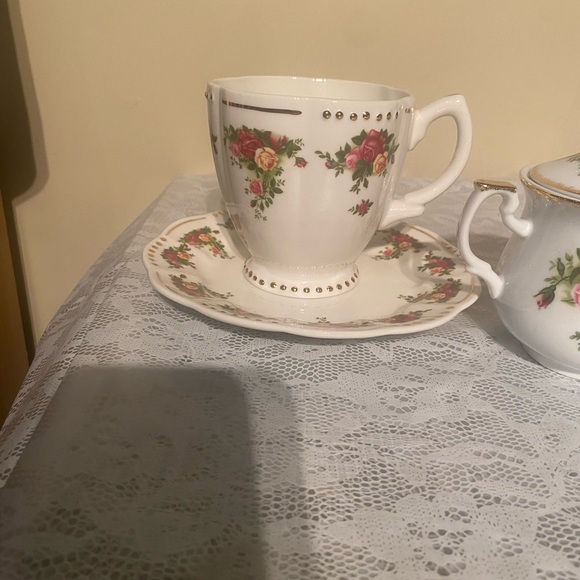 Royal Albert Old Country Roses Golden Pearl 6 pc set - Picture 2 of 10